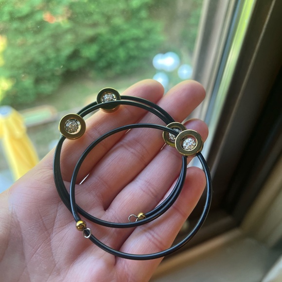 Beautiful black and gold sparkles stretchy wrap around bracelet - Picture 1 of 5